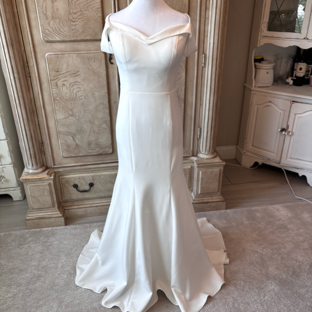 NEW, White Dress, Simple Wedding Dress, Off the Shoulder, NWOT, Size L/12